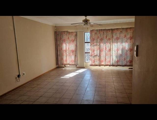 3 BEDROOM TOWNHOUSE FOR SALE IN LADYBRAND